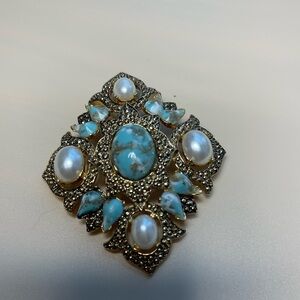 Sarah Coventry 1968 Remembrance Brooch